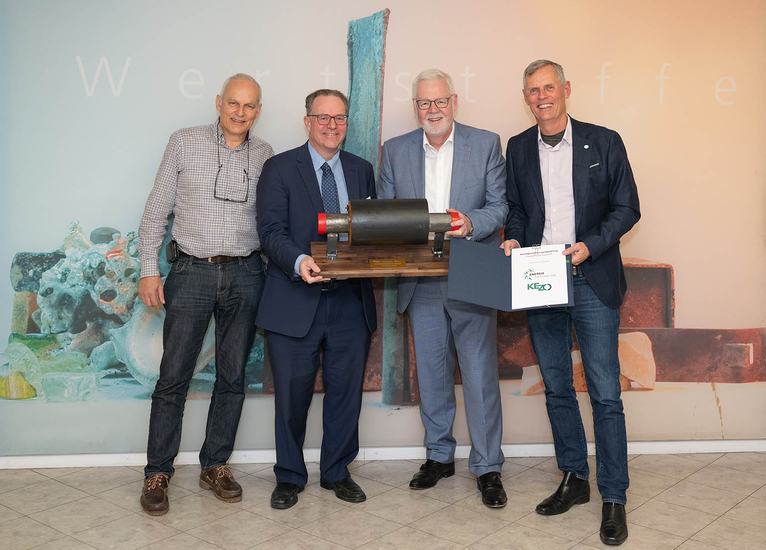 von links nach rechts: Daniel Böni (Geschäftsführer KEZO), Dr. Christian Schucan (Verwaltungsratspräsident KEZO), Hansruedi Müller (Verwaltungsratspräsident EZL), Ernst Uhler (CEO EZL)